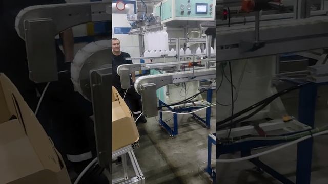 Паллетирование бутылок коботом FR5