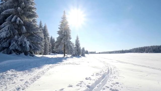 Вот кто-то с горочки спустился.