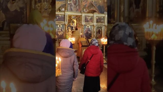 1000142323.mp4 Третий Антифон.Блаженны
На 6
Блажени миротворцы,/ яко тии сынове Божии нарекутся.