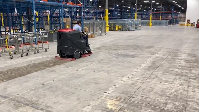 Viper AS1050R cleaning a warehouse