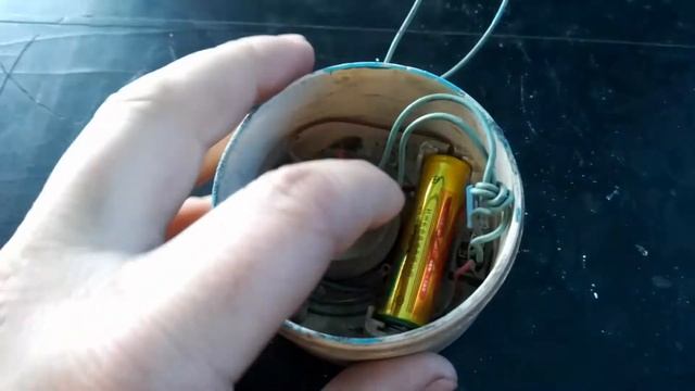 Слушаем музыку из колонки музыкального термоса ссср