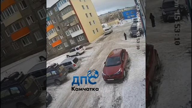 Камчатка-пацан поцарапал авто