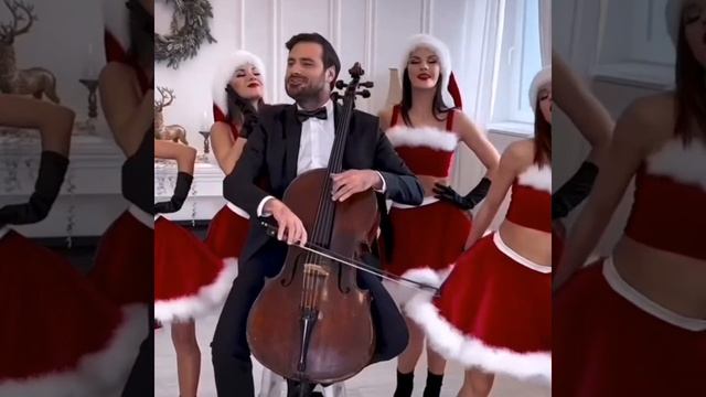 снегурочки и музыкант