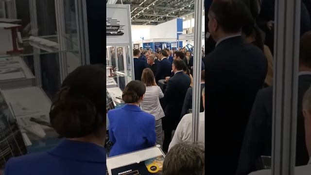 Президент Татарстана Р.Н. Минниханов посетил стенд "Моденжи" на выставке "ММС" #shorts