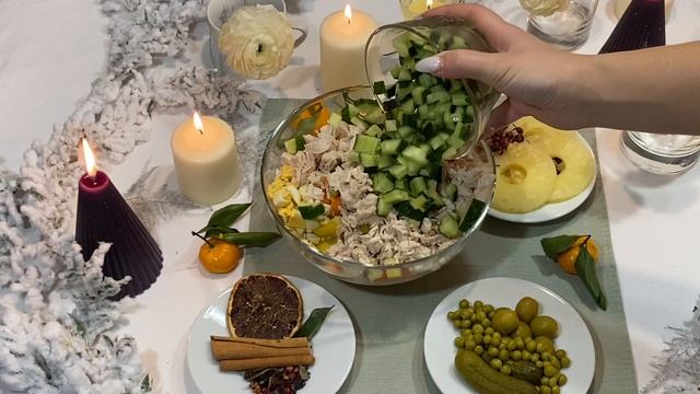 Оливье с курицей, свежим огурцом и сметаной