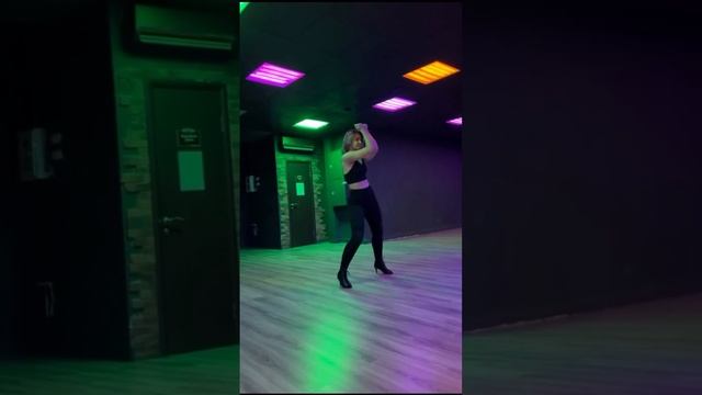 лишний вес - показывает ваши внутренние конфликты. Когда уже не хватает ресурсов, чтобы в них жить