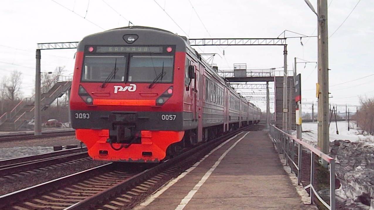 Электропоезд ЭД9Э-0057. Отправление.