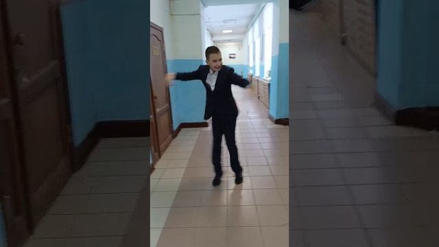 даня танцует лезгинку пока играет ievan polkka