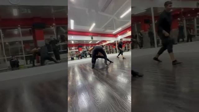 Хожу на лезгинку, но как будто немножко на борьбу
