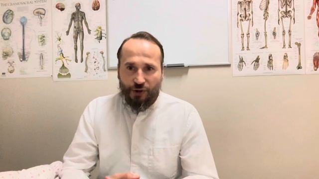Профилактика кривошеи и асимметрий (в том числе асимметрии черепа) у грудничка. Когда начинать?