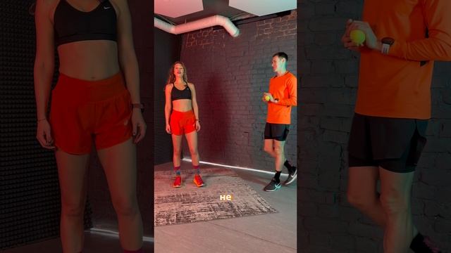 МЯЧИКИ В РУКИ и ВЫПАДАЕМ