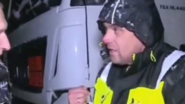 😀 В Литве дальнобойщик укусил русофоба за нос, потому что тот высказывался против русских.