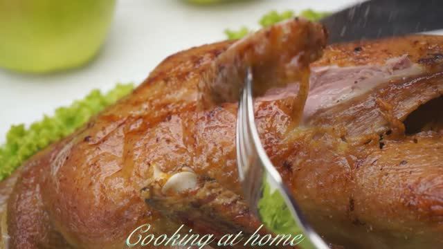 Утка с яблоками DUCK with Apples. надо только в два этапа запекать
