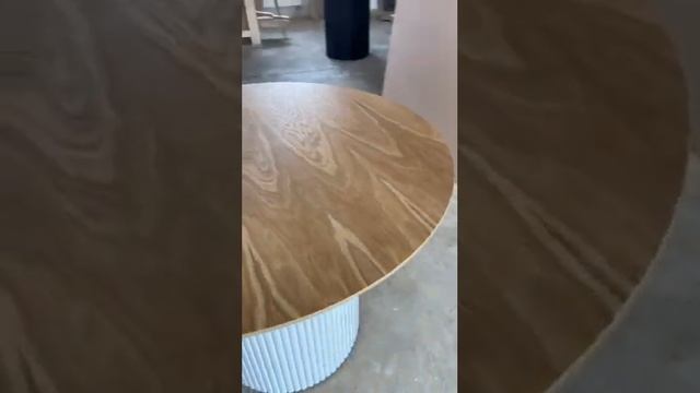 Стол круглый дубовый с белым подстольем