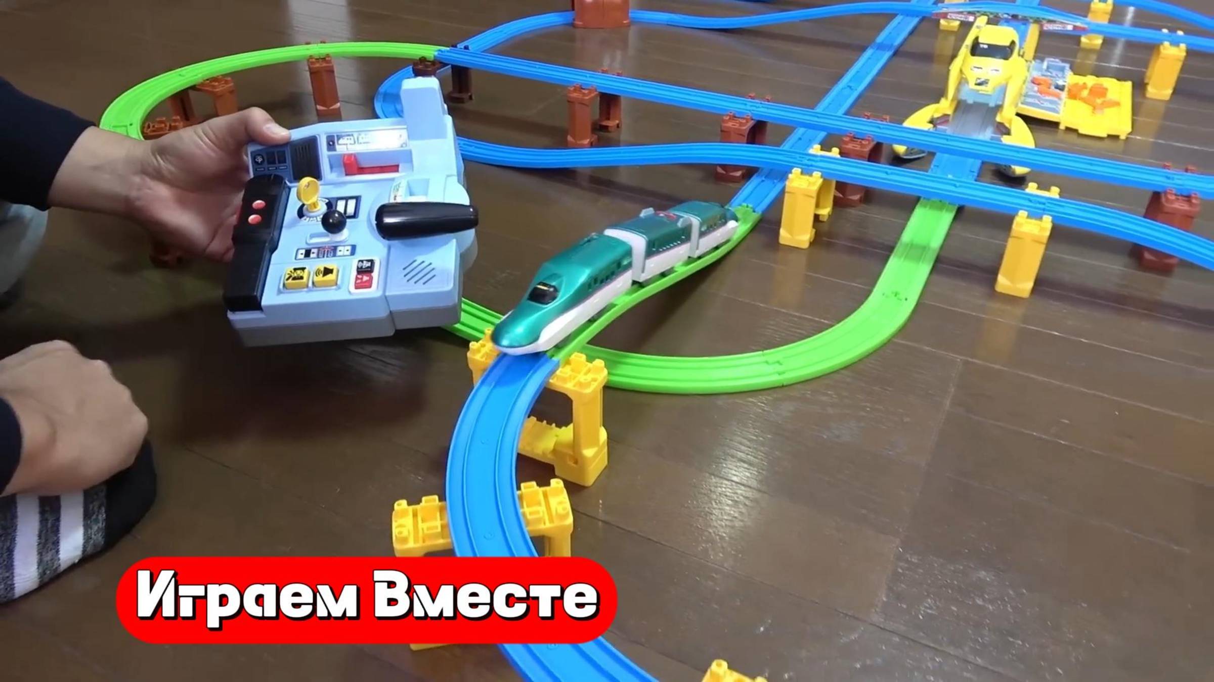Строим крутую железную дорогу вместе ! Запускаем современные поезда 🚄 Видео для детей