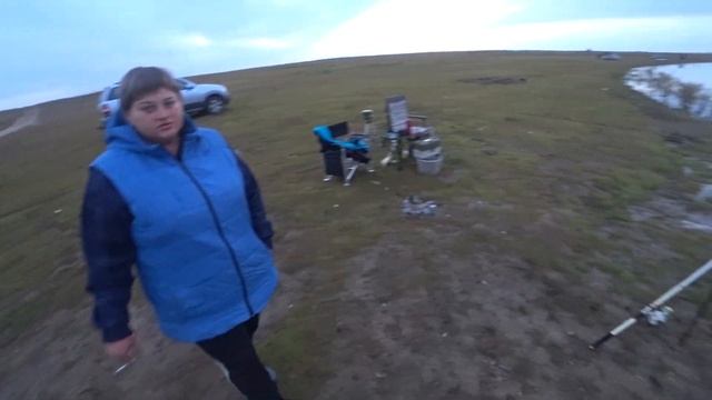 Осенняя рыбалка с ночёвкой   ОГРОМНЫЙ КАРАСЬ !