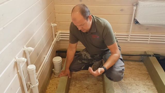 Дополнительная защита в полах от грызунов.  Ставим сетку.