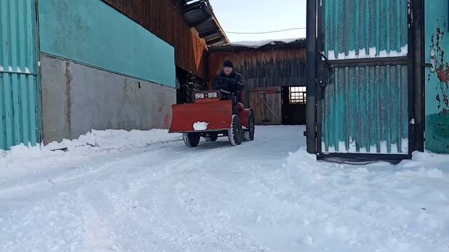 Снова чистка снега самодельным минитрактором классика.🚜