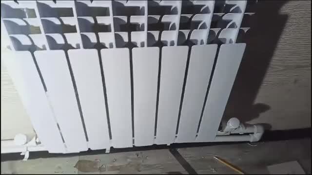 Доделываю пластиковое  отопление. Смонтировал последний радиатор .