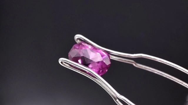 1.69 ct. Гранат Родолит октагон. Танзания