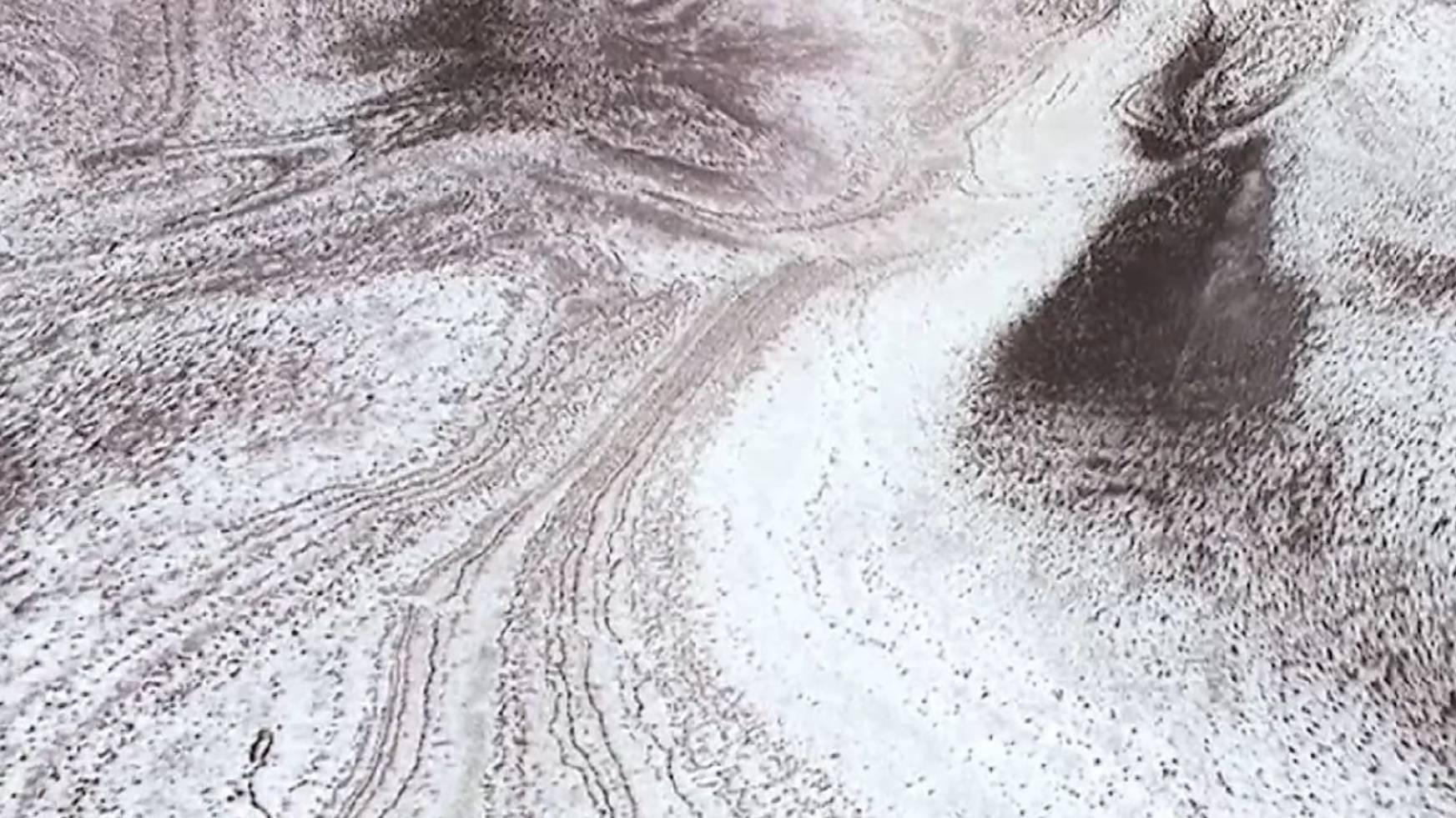 Есть ли снег на Марсе? Ученые NASA опубликовали уникальные кадры с красной планеты