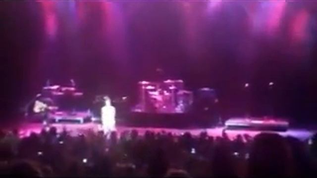 Justin Bieber singing "Cry Me A River" at Selena Gomez's Concert, Orange County Fair 24th July 2011