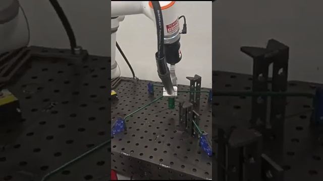 Примерка изделия и сварочного робота FAIRINO FR5