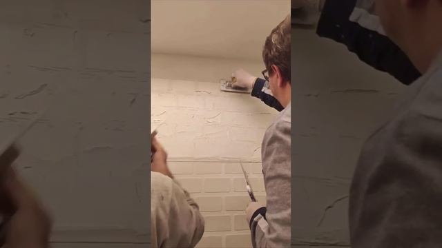 Удобный инструмент для создания декора на стене