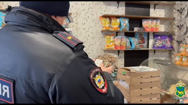 Во Владивостоке полицейские изъяли из оборота продукцию с истекшим сроком годности