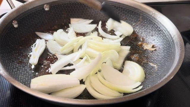 Ich habe noch nie so leckere Hähnchenkeulen gegessen! Ich habe davon in einem Restaurant erfahren!