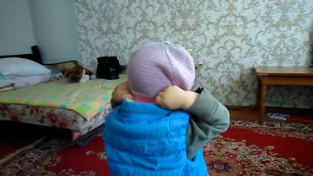 Арина в банке и на даче август 2019г