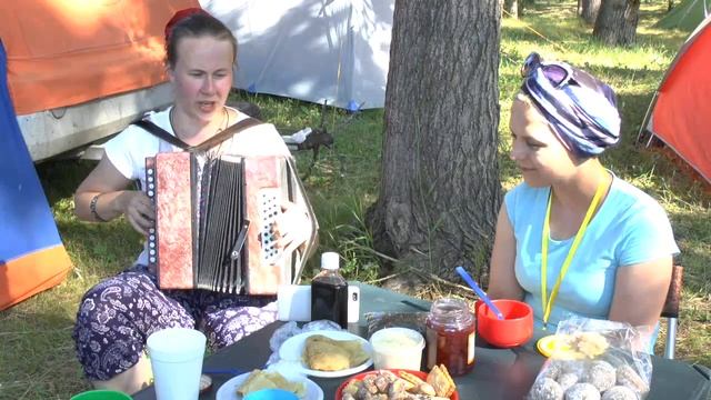 София Горбунова и Светлана Лобанова. Из под кочек, из под пней.