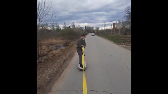 ЛЮТЫЙ СКЕЙТЕР НЕ ПОБОЯЛСЯ И ПОГЛАДИЛ ВОЛНЫ АСФАЛЬТА НА ЛОНГБОРДЕ ДЛЯ ДОМОХОЗЯЙКИ