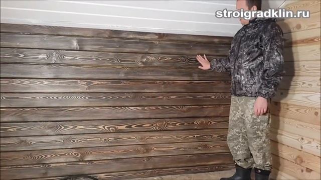 Вариант "старения" стен из бруса с помощью недорогих красок.