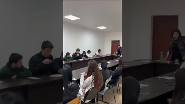 Врач психиатр-нарколог ГБУ РД «РНД» Саламат Шамсиева приняла участие в работе круглого стола