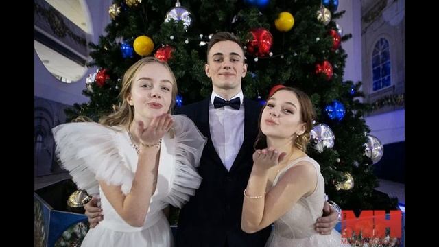 Новый Год.
Двенадцать раз часы пробьют.