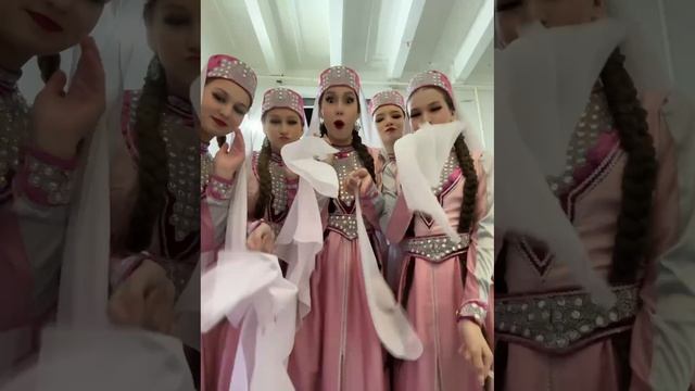 На танцах с девчонками 💗💗💗 #камиллайолдыз #подснежник #танцы