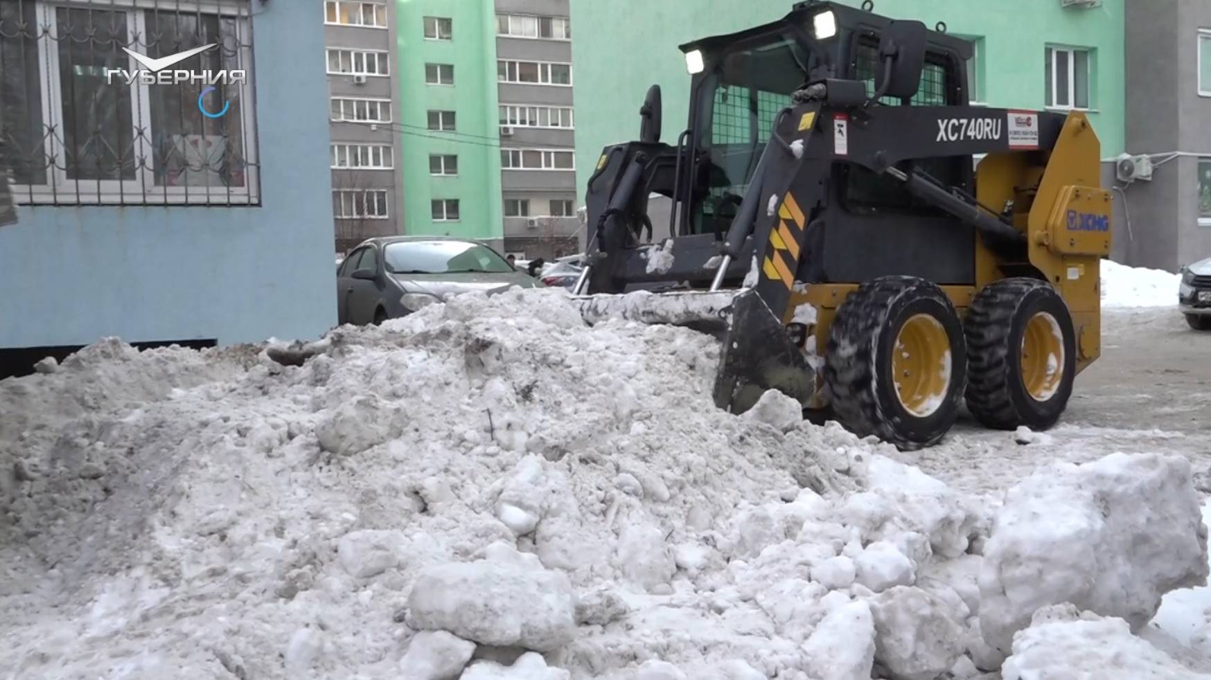 Уборка снега и вывоз мусора. Как приводят в порядок самарские дворы