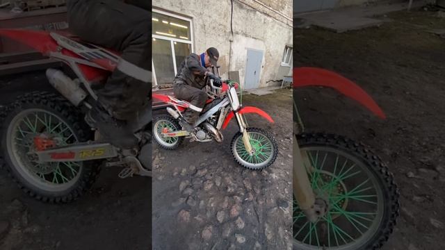 Honda cr125 после замены Гильзы и поршня!первый запуск