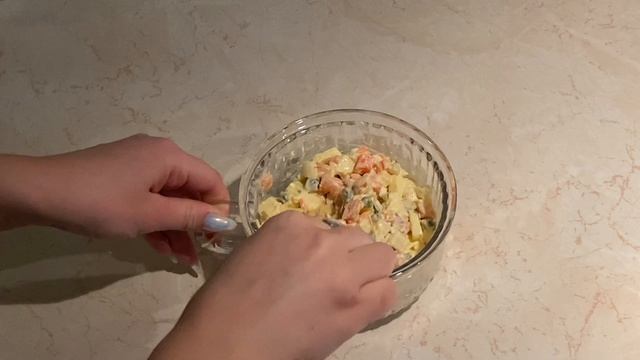 Добавляем в оливье яблоко