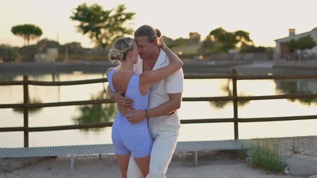 Romantic sunset dance in nature by Janis Zoé Bachata Sensual Lady Style бачата лучшее