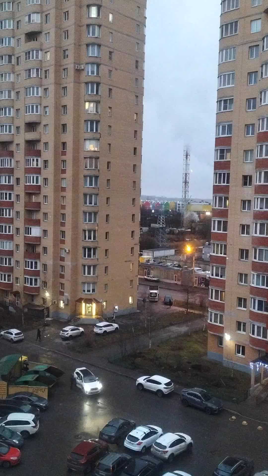 смотрим в окно