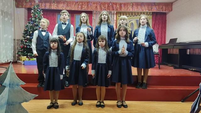 «Комарочек» русс. нар. песня 
обр. А. Абрамского
вокальный ансамбль «Созвучие»