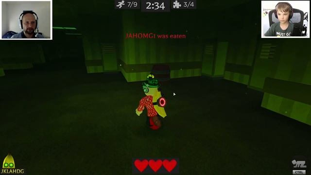 ESCAPE KILLER BANANA BEFORE HE EATS YOU in ROBLOX