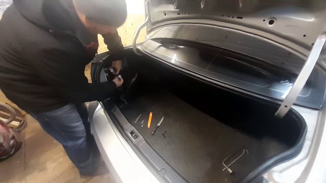 Всё довольно просто,замена заднего фонаря ниссан альмера классик