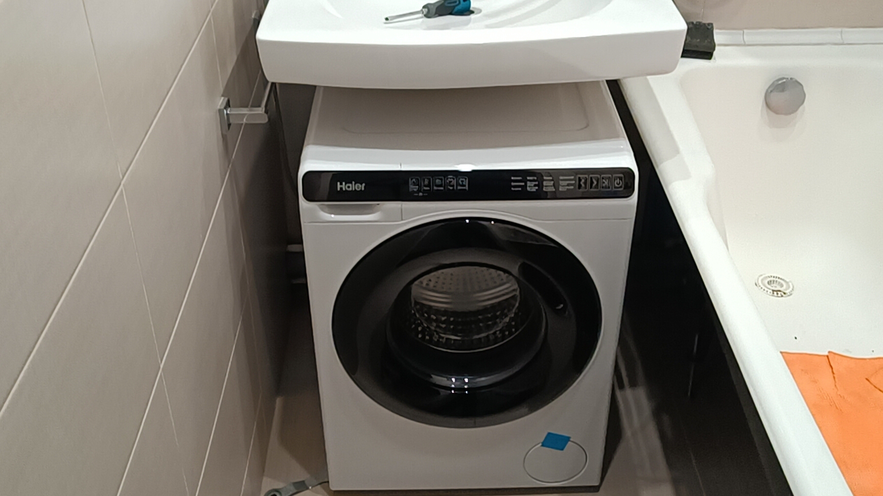 стиральная машина Haier HW50-BP1026