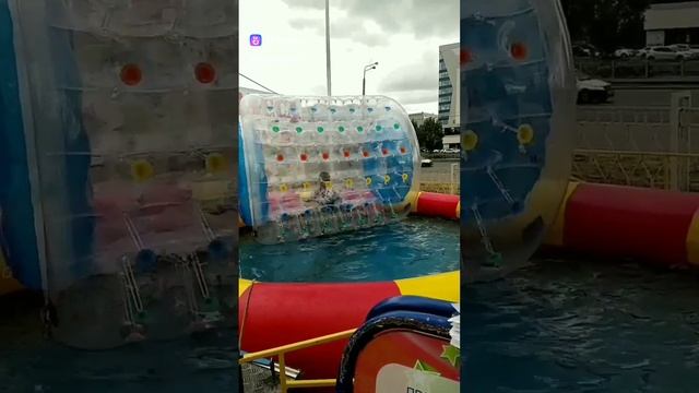 Амир в надувном круге