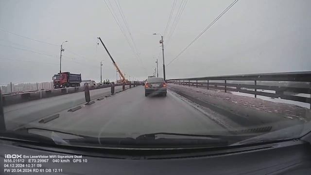 По словам источника, погибший ехал в автомобиле со своим отцом, который является директором АО «Омск