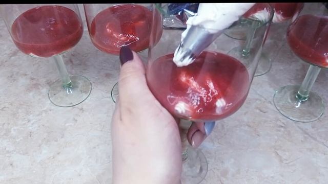 ДЕСЕРТ В БОКАЛІ-2хв і всі в захваті. І гарна ідея  використати  заморожені ягоди чи фрукти.