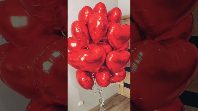 Шары на день влюбленных. 25 фольгированных сердец красных с гелием. шары девушке на день рождения.